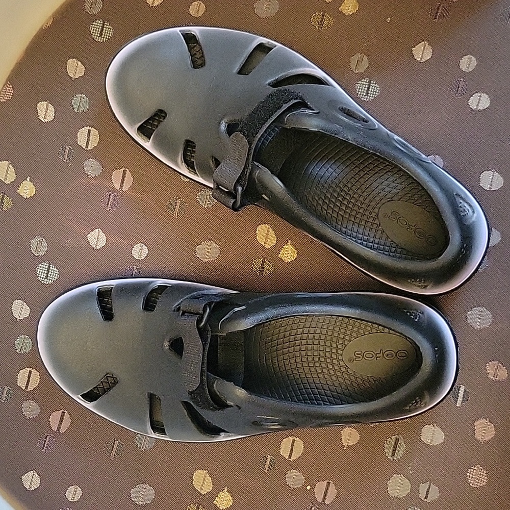 OOFOS discontinued color shoes,  women's sz 9, recharge footware